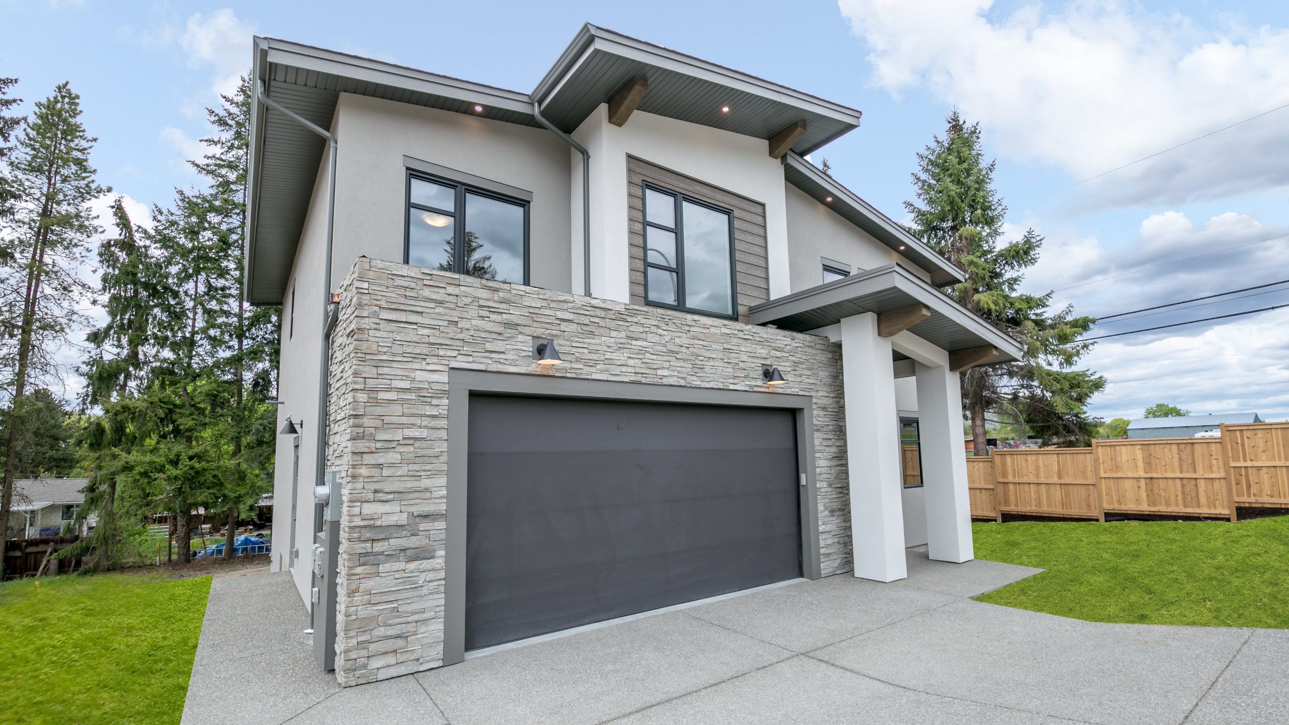 custom home curb appeal with stonework