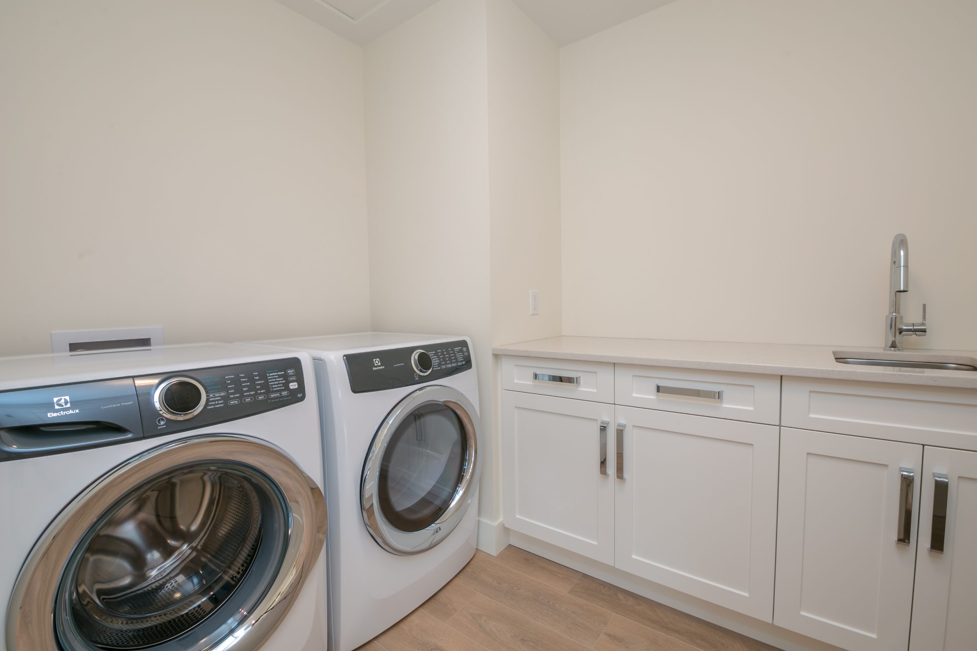 custom homes laundry room